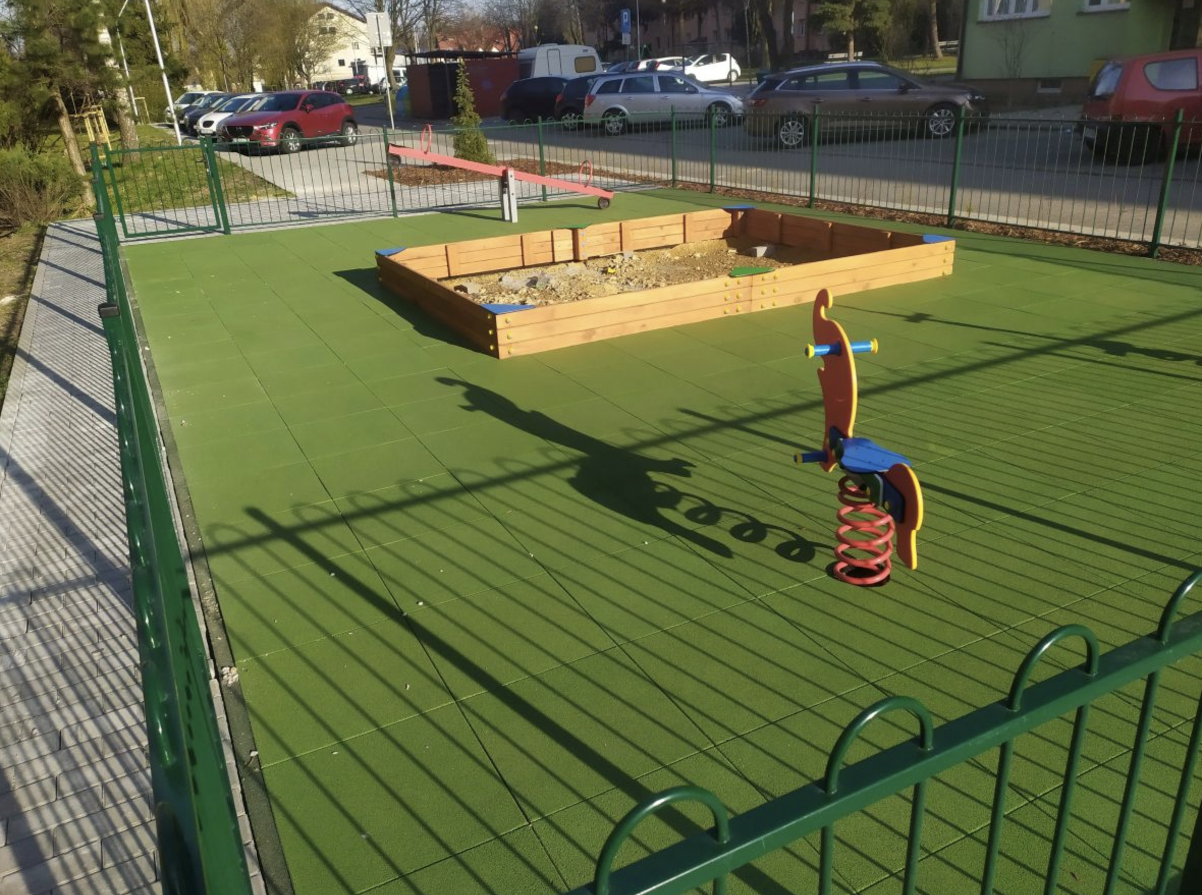 Płyty gumowe na plac zabaw – certyfikowana nawierzchnia dla bezpiecznej zabawy