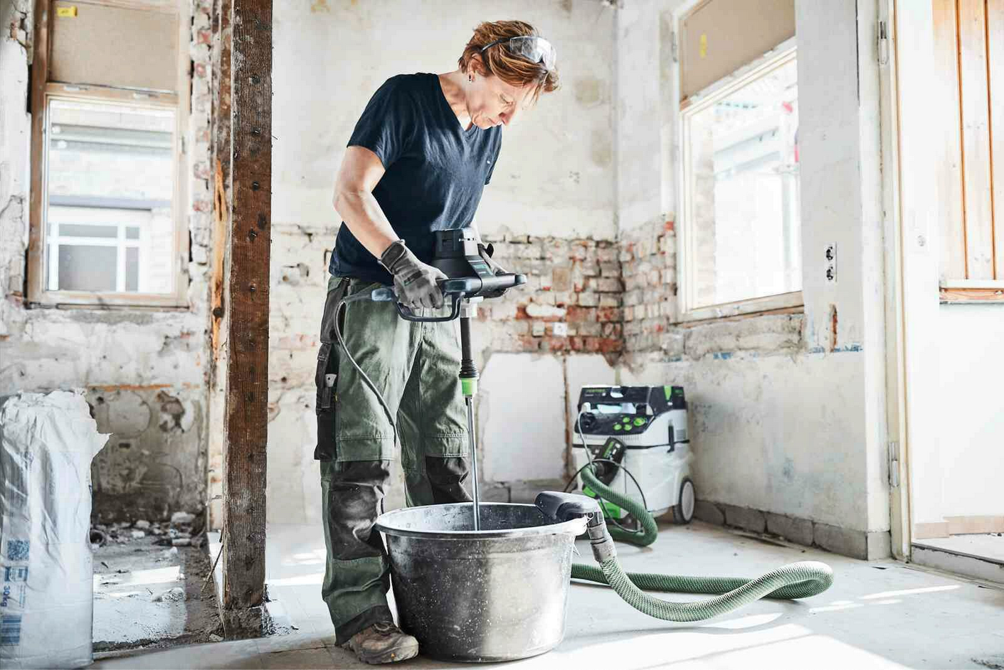 Jak przyspieszyć prace remontowe i budowlane dzięki nowoczesnym mieszarkom do zapraw?