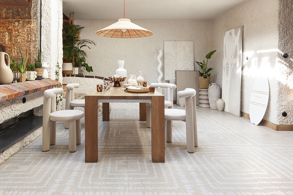 Jak dobrać płytki do kuchni otwartej na salon, by stworzyć spójną przestrzeń?