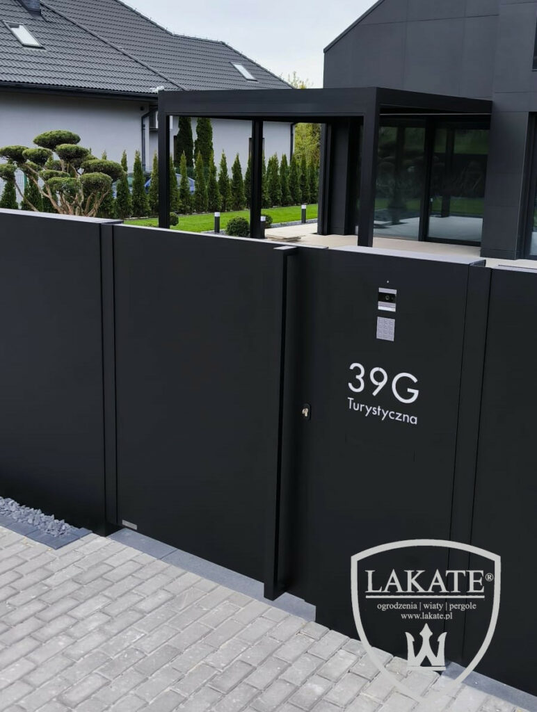 ogrodzenie i pergola ogrodowa
