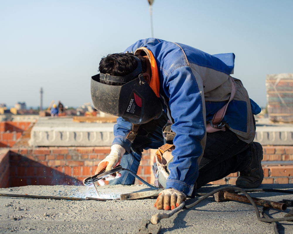 Budowa domu prace warsztatowe spawanie