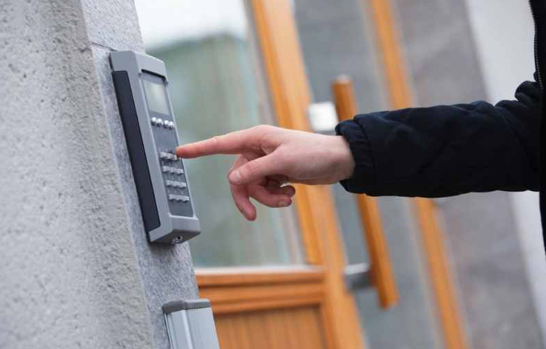 Czy istnieją uniwersalne kody do domofonów? Wszystko, co trzeba wiedzieć