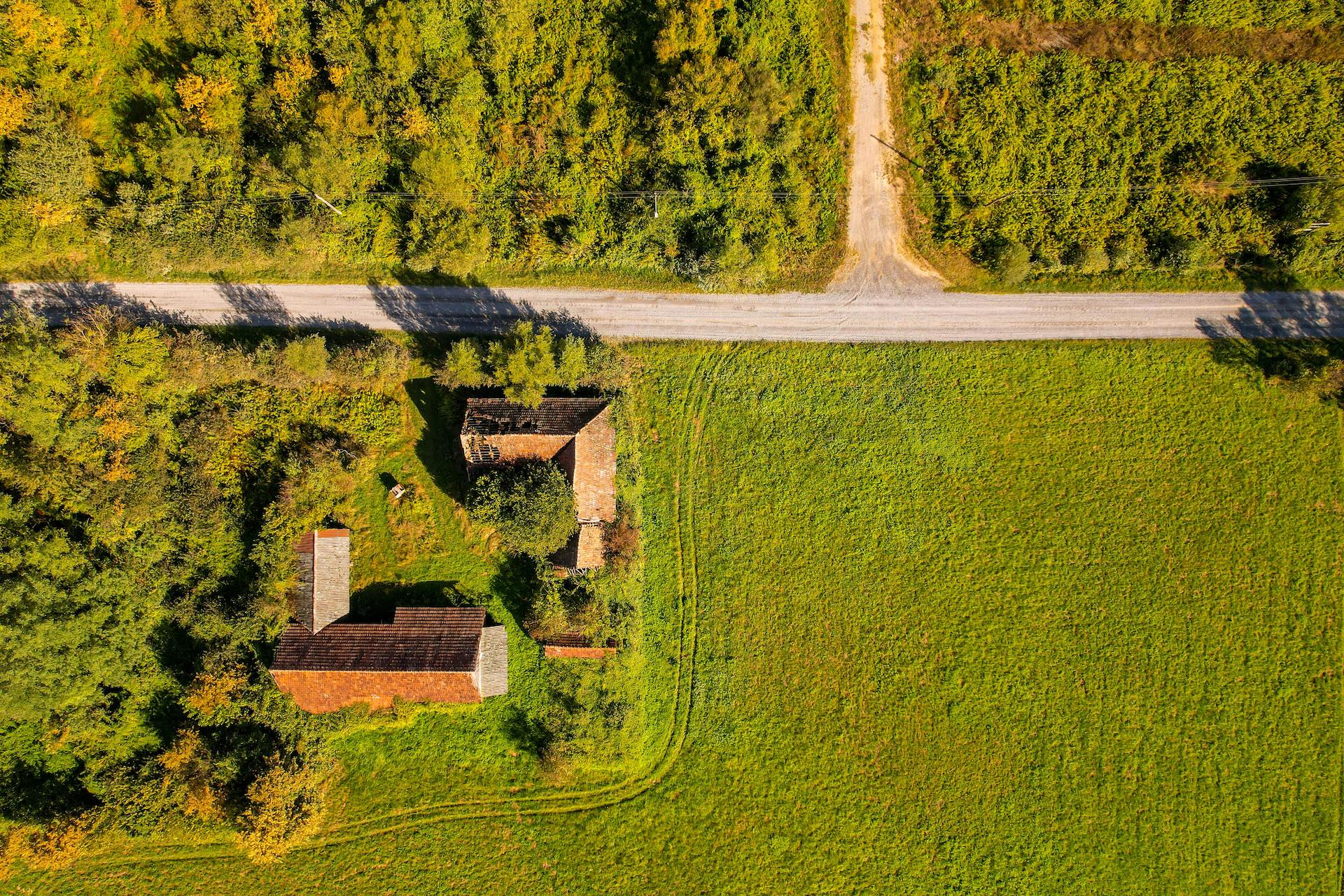 Jak sprawdzić, do kogo należy działka?