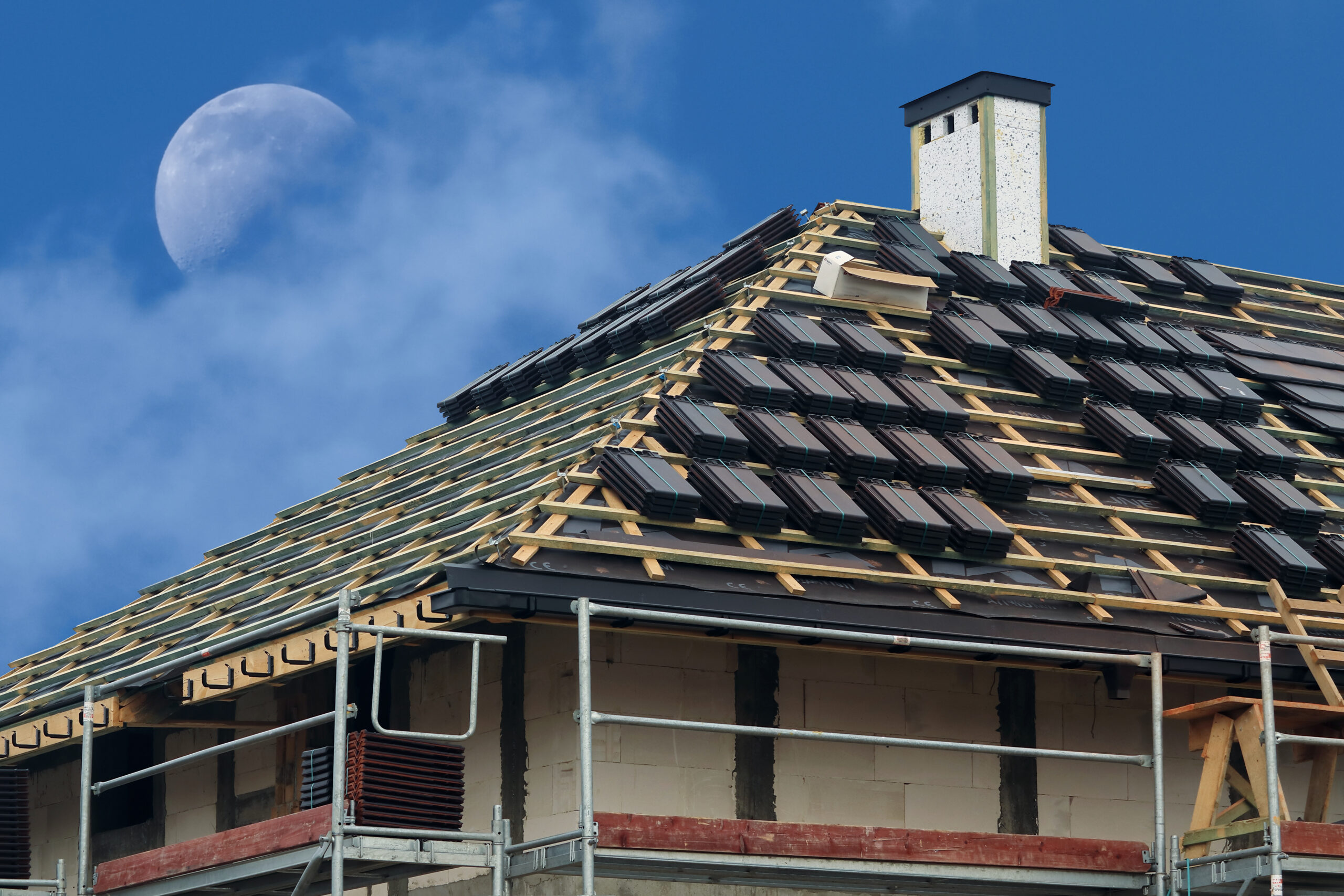 Jak wybrać blachodachówkę do domu jednorodzinnego?