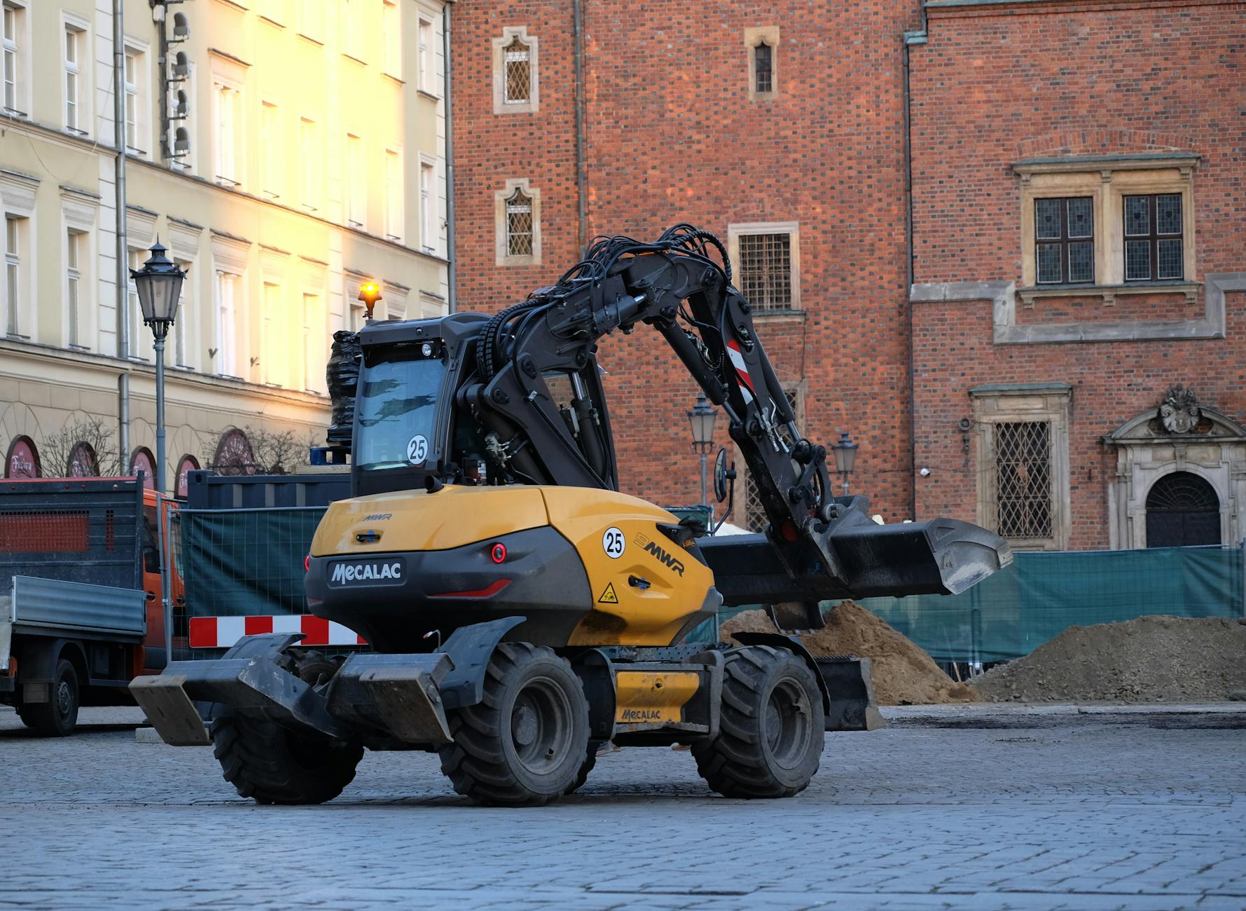 Jaką wiertnice do minikoparki wybrać do prac ziemnych w 2026 roku?