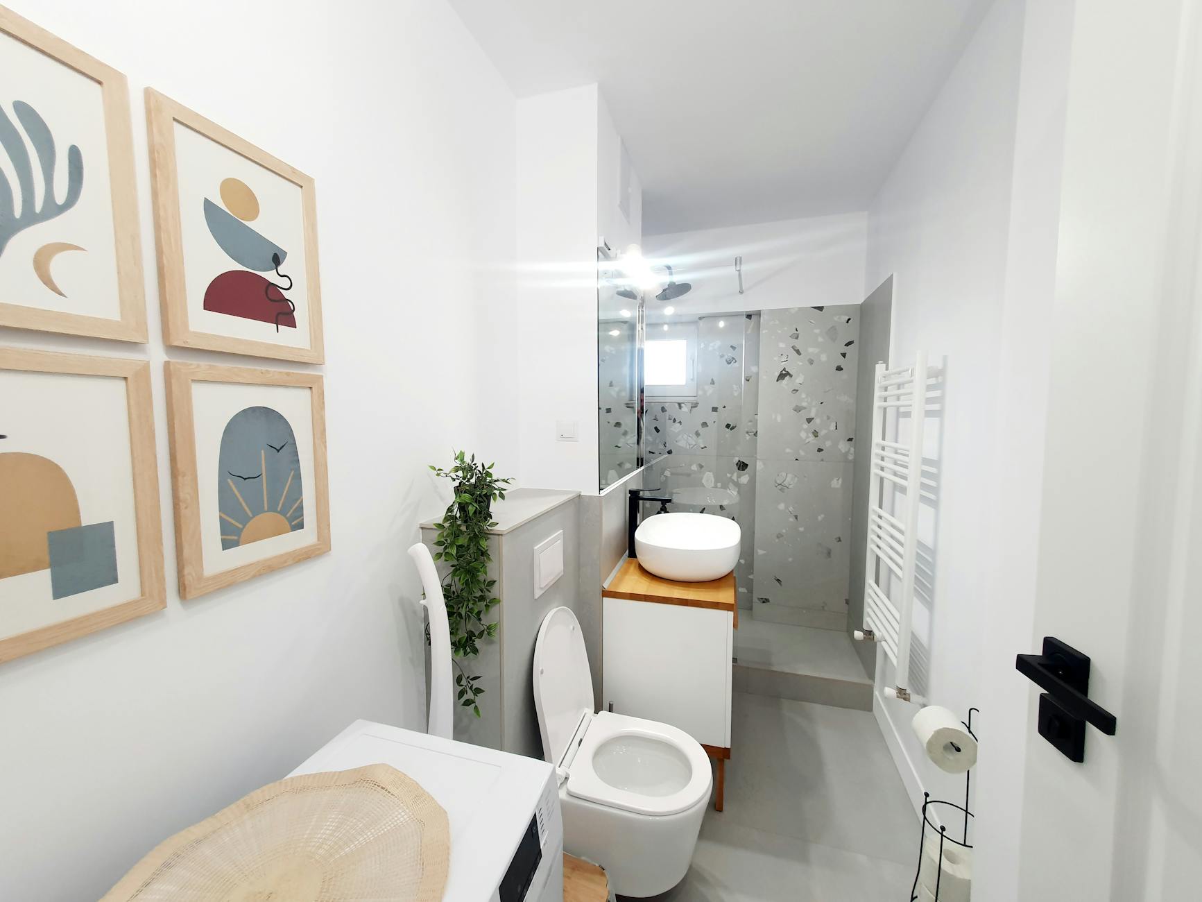 Odpływy liniowe a duże płytki. Jak wyliczyć spadek w 2026?