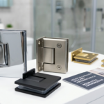 zawiasy do kabin prysznicowych