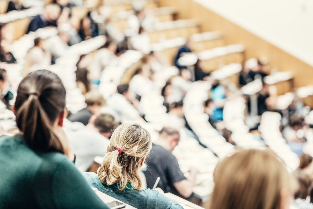 Spotkanie zarządu wspólnoty mieszkaniowej dotyczące wniosku kredytowego na termomodernizację